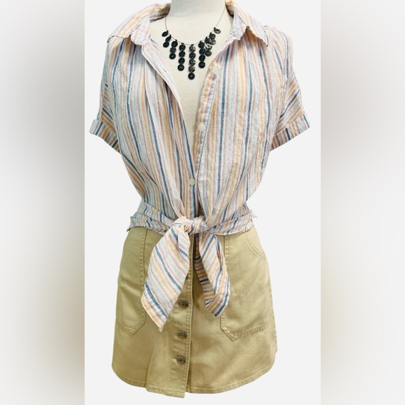 a.n.a Multicolor Striped Button-Down Shirt 👚 - Picture 3 of 8